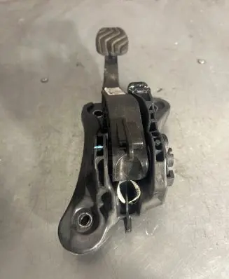 Renault Captur II Clutch pedal 465034241R