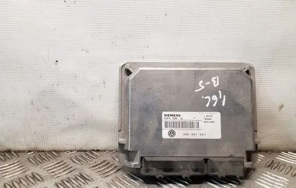 Volkswagen PASSAT B5 Engine control unit/module 3B0907557 5WP4290