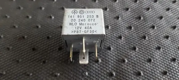 Volkswagen Golf III Other relay 141951253B 20240072