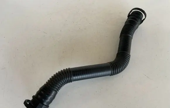 Audi Q7 4M Breather hose/pipe 4M0133889F