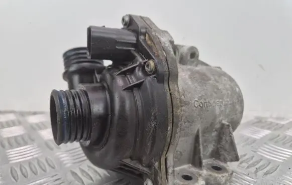 BMW 5 GT F07 Water pump 11868015
