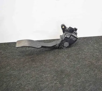 Nissan Juke I F15 Accelerator throttle pedal 180021HM0B