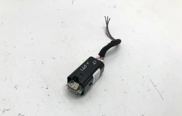 Hyundai i20 (BC3 BI3) USB socket connector 96125Q0120