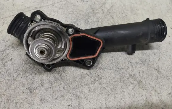 Thermostat/thermostat housing
