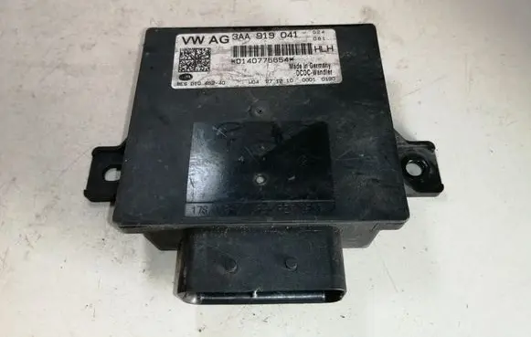 Volkswagen PASSAT B7 Voltage converter/converter module 3AA919041