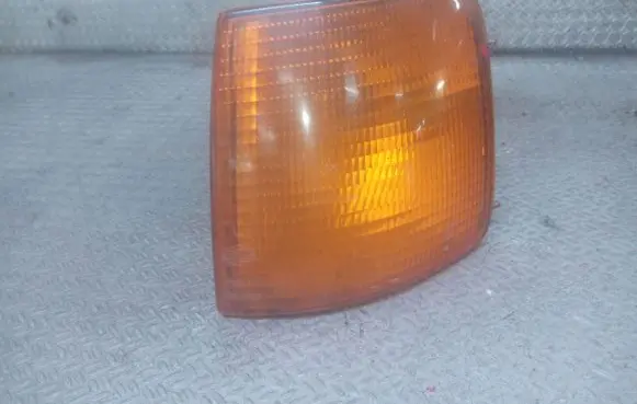 Volkswagen PASSAT B3 Front indicator light 133717