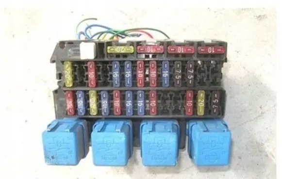 Nissan Vanette Fuse module
