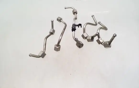Fuel injector supply line/pipe