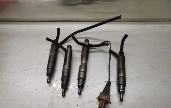 Skoda Fabia Mk1 (6Y) Fuel injectors set 028130203F 028130203E