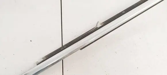 Volkswagen Jetta V Front door glass trim molding 1K5837476B