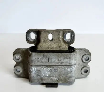 Volkswagen Touran I Engine mount bracket 1K0199555