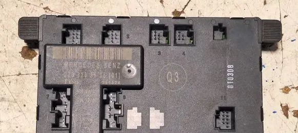 Mercedes-Benz C W203 Door control unit/module 2038205626 351324