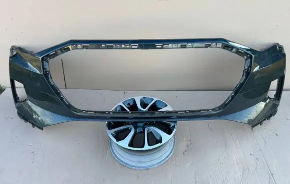 Audi e-tron Front bumper 4KE807437 22250