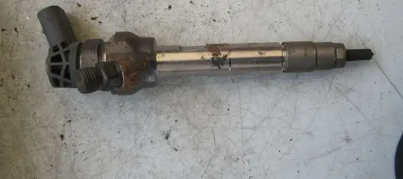 BMW 5 G30 G31 Fuel injector 8514148
