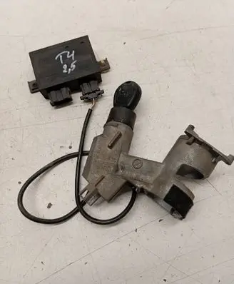 Volkswagen Transporter - Caravelle T4 Ignition lock 701905851 6H0953257A