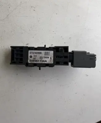 Jeep Grand Cherokee (WK) Airbag deployment crash/impact sensor 04896173AA
