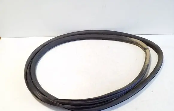 Audi A6 S6 C5 4B Front door rubber seal 4B0831721M