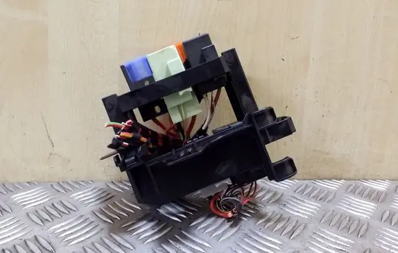 Audi A6 C7 Relay mounting block 4G2937503A