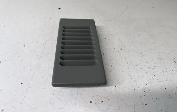 Opel Vivaro Quarter panel pressure vent 91166856 8200018673