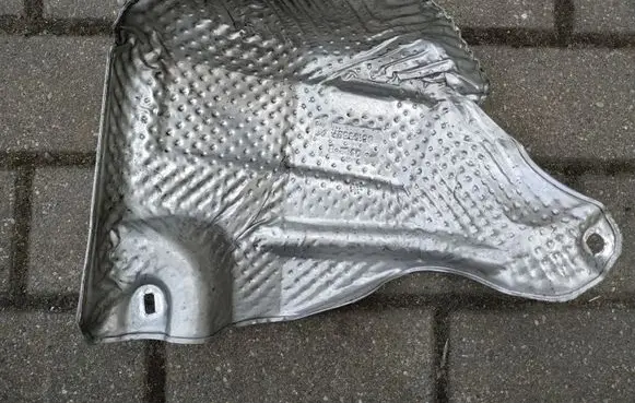 Chrysler Town u0026 Country V Exhaust heat shield 05109597AC