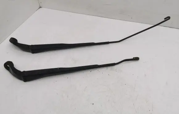 Honda Civic IX Front wiper blade arm