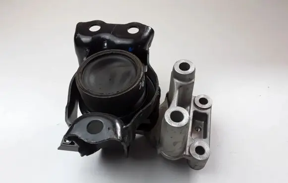 Engine mount bracket