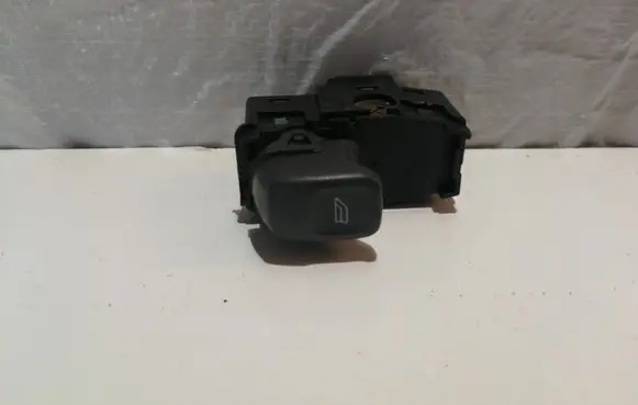 Volvo V70 Electric window control switch 9472275 00W453