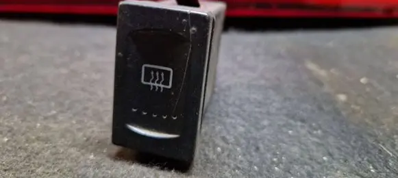 Volkswagen PASSAT B5.5 Windscreen/window heater switch 3B0959621C