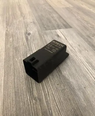Honda CR-V Glow plug pre-heat relay 0281003056