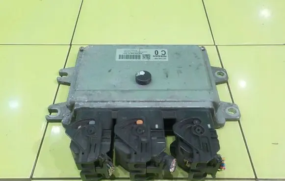 Nissan Juke I F15 Engine control unit/module MEC940040