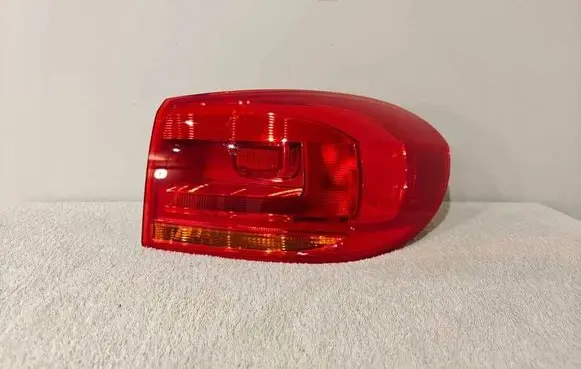 Volkswagen Tiguan Rear/tail lights 5N0945096Q 2SD01073802