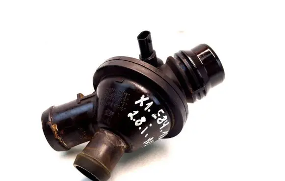 Thermostat/thermostat housing