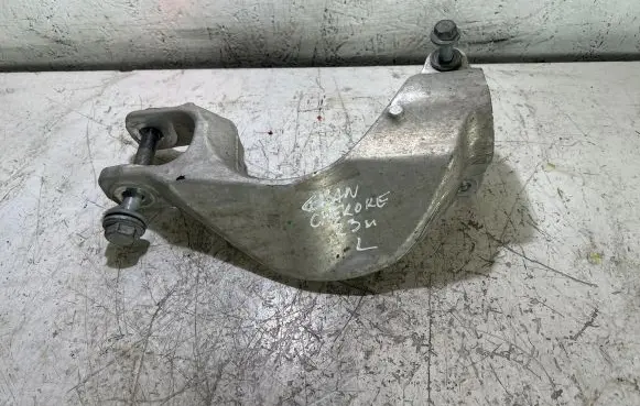 Jeep Grand Cherokee WL Front shock absorber mounting bracket 