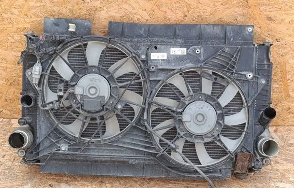 Toyota Avensis T270 Fan set 160400R160 100524 K4227503773