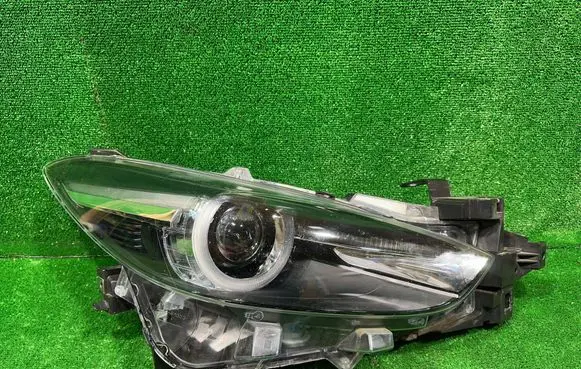 Mazda 3 Headlight/headlamp B63C-51030