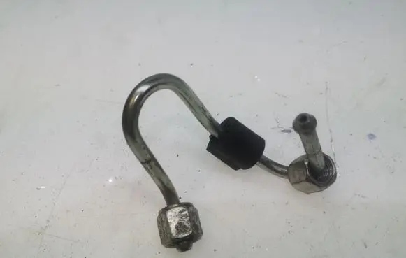 Fuel injector supply line/pipe