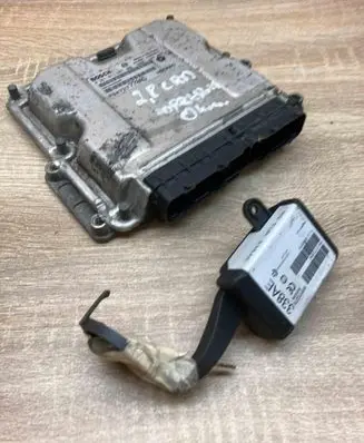 Chrysler Voyager Engine control unit/module ECU P04727770AD P04727338AE
