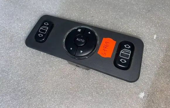 Mercedes-Benz ML W163 Electric window control switch a1638200326 1638200326