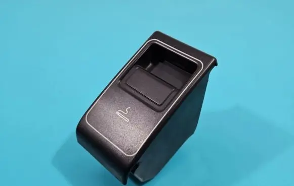 Glove box