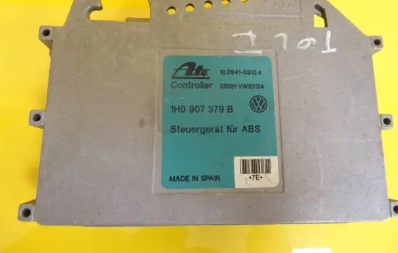 Volkswagen Golf III ABS control unit/module 1H0907379B