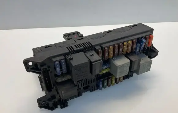 Mercedes-Benz E W211 Fuse module 2115453901 A2115453901