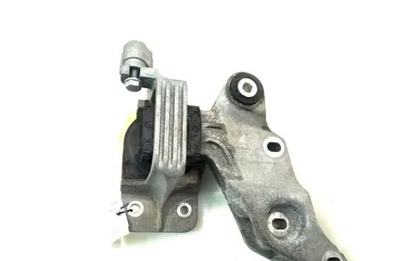 Mercedes-Benz Vito Viano W447 Engine mount bracket A4472410713