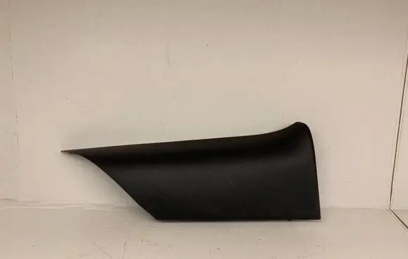 Dodge Challenger (C) pillar trim 