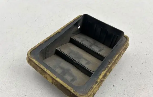 Citroen DS5 Quarter panel pressure vent 96384903