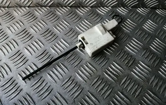 Renault Trafic II (X83) Fuel tank cap lock 8200032984B 91166188
