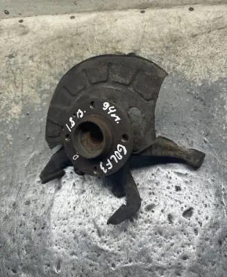 Volkswagen Golf III Front wheel hub