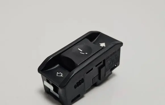 BMW 5 E60 E61 Sunroof switch 6907288 03015010 6131