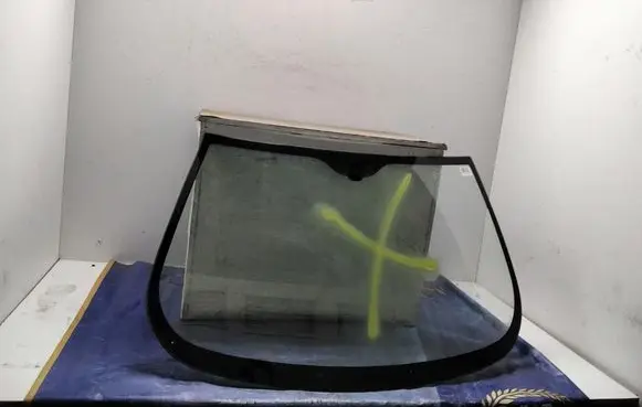 Alfa Romeo 166 Front windscreen/windshield window 
