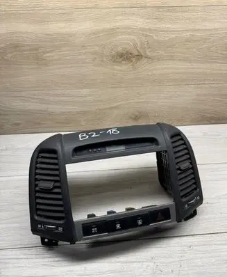 Hyundai Santa Fe Dash center air vent grill 945102B000