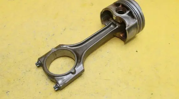 Piston with connecting rod